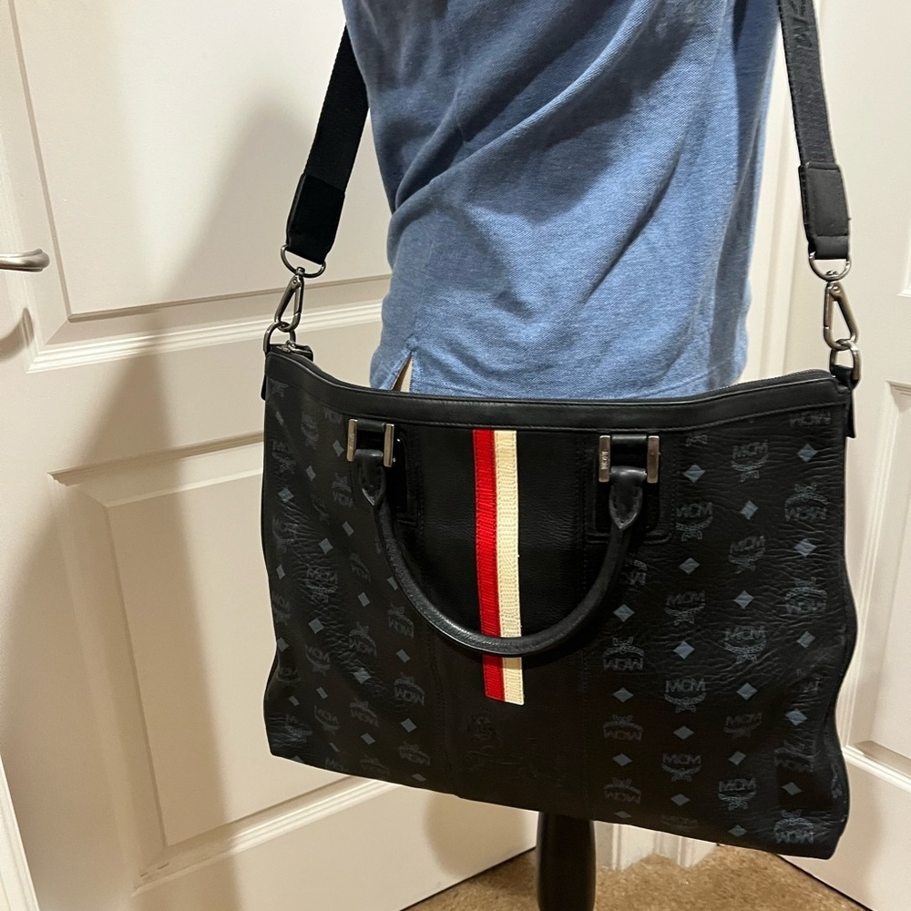 MCM BLACK VISETOS LION PRINCESS LAPTOP BAG - Picture 15 of 16